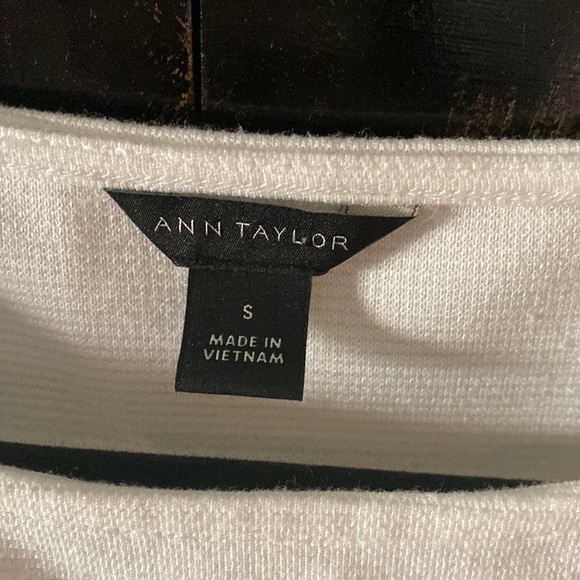 Ann Taylor White Rib Knit Puff Sleeve Blouse - Picture 3 of 4